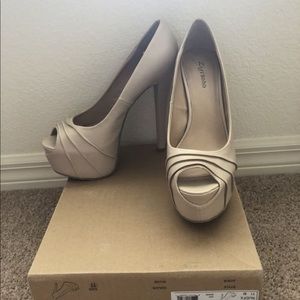 Brand: Zigi Soho
 Heels
